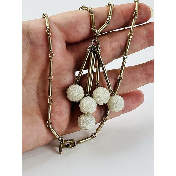 Vintage Snow Ball Textured Sarah Coventry Lariat Necklace White Bead Dangle Link - Picture 2 of 12